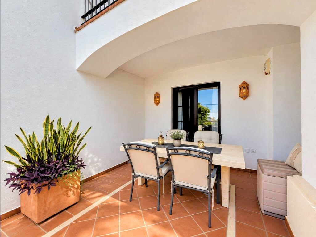 2 soverom Leilighet til salgs i Los Arqueros med svømmebasseng garasje - € 475 000 (Ref: 10094271)
