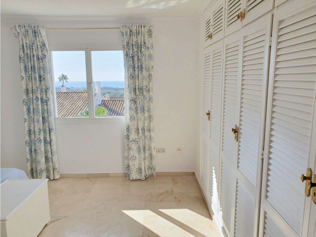 2 soverom Penthouse til salgs i El Paraiso med svømmebasseng garasje - € 495 000 (Ref: 10097649)