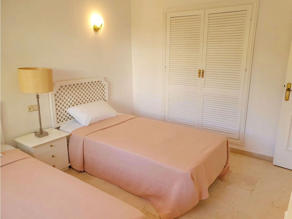 2 soverom Penthouse til salgs i El Paraiso med svømmebasseng garasje - € 495 000 (Ref: 10097649)