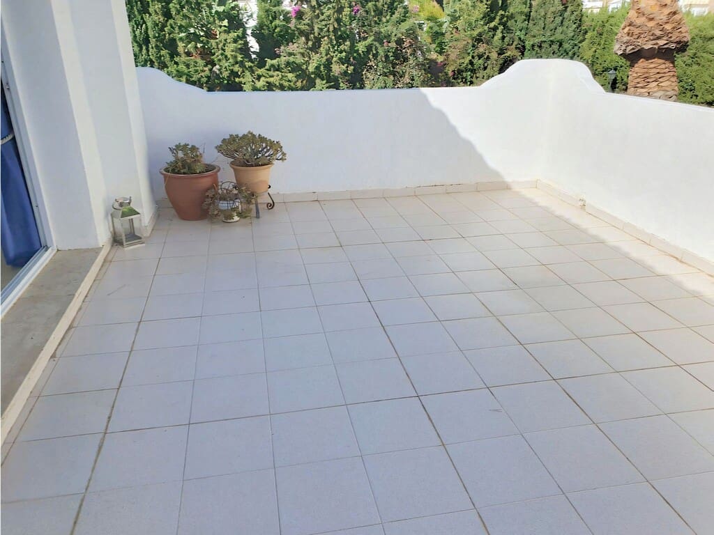 2 soverom Penthouse til salgs i El Paraiso med svømmebasseng garasje - € 495 000 (Ref: 10097649)