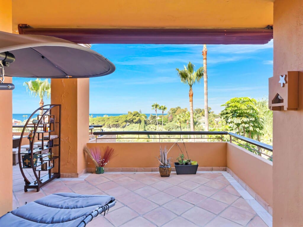 3 soveværelse Lejlighed til salg i Los Monteros med swimmingpool garage - € 1.200.000 (Ref: 10099731)