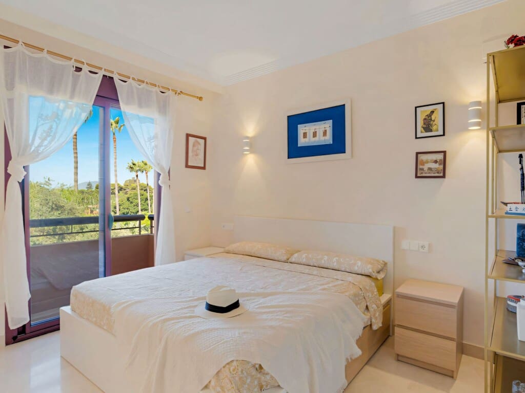 3 soveværelse Lejlighed til salg i Los Monteros med swimmingpool garage - € 1.200.000 (Ref: 10099731)