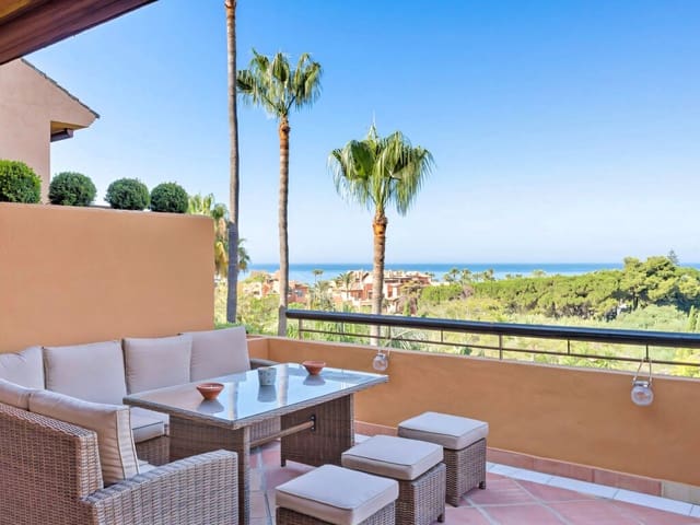 3 soveværelse Lejlighed til salg i Los Monteros, Marbella med swimmingpool garage - € 1.200.000 (Ref: 10099731)