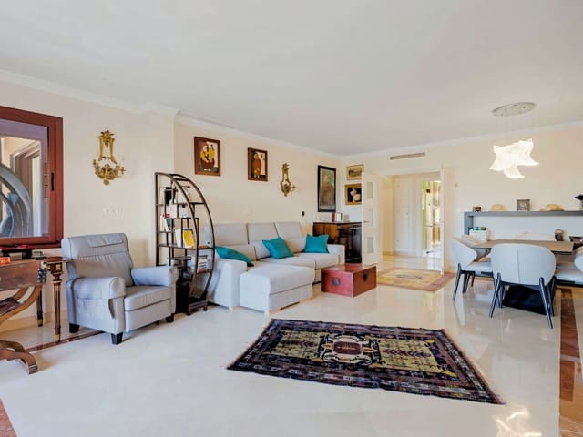3 soveværelse Lejlighed til salg i Los Monteros, Marbella med swimmingpool garage - € 1.200.000 (Ref: 10099731)