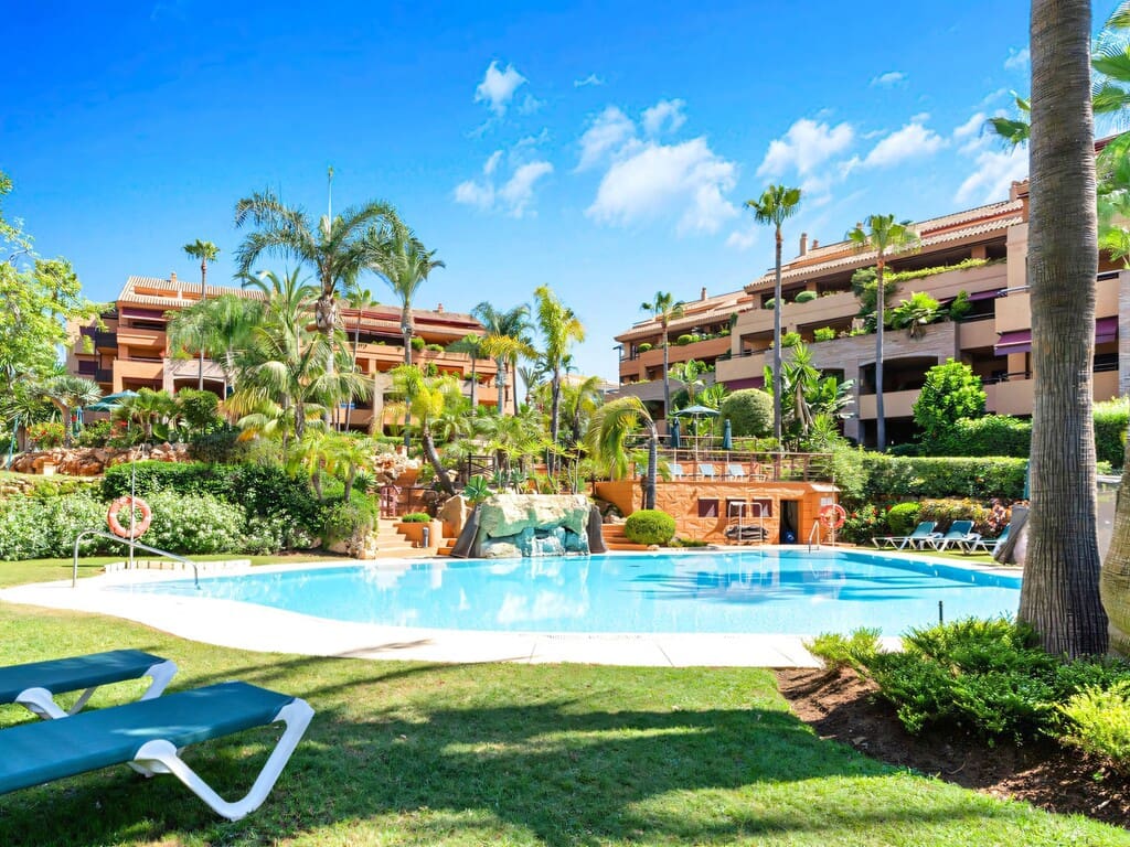 3 soveværelse Lejlighed til salg i Los Monteros med swimmingpool garage - € 1.200.000 (Ref: 10099731)
