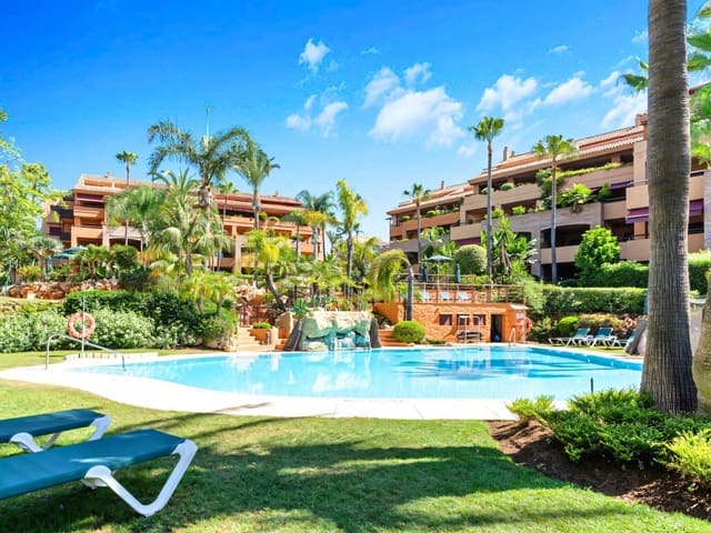 3 soveværelse Lejlighed til salg i Los Monteros, Marbella med swimmingpool garage - € 1.200.000 (Ref: 10099731)