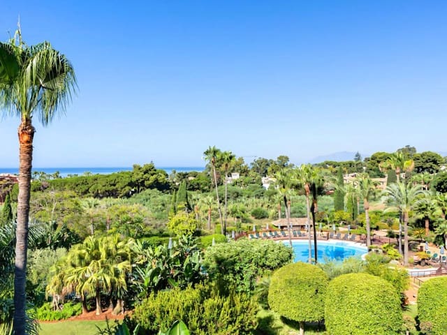 3 soveværelse Lejlighed til salg i Los Monteros, Marbella med swimmingpool garage - € 1.200.000 (Ref: 10099731)