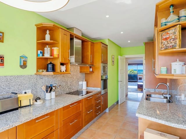 3 soveværelse Lejlighed til salg i Los Monteros, Marbella med swimmingpool garage - € 1.200.000 (Ref: 10099731)