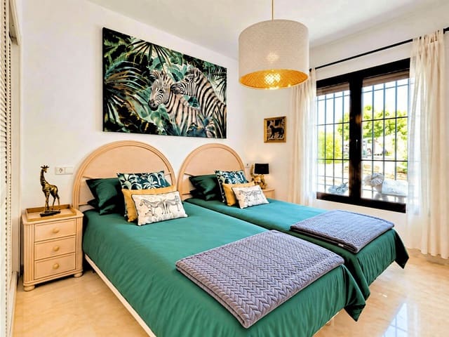 Apartamento de 3 habitaciones en Los Arqueros, Benahavís en venta con piscina garaje - 585.000 € (Ref: 10099732)