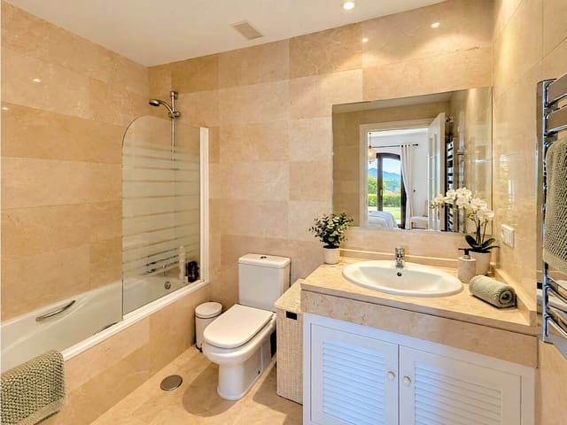 Apartamento de 3 habitaciones en Los Arqueros, Benahavís en venta con piscina garaje - 585.000 € (Ref: 10099732)