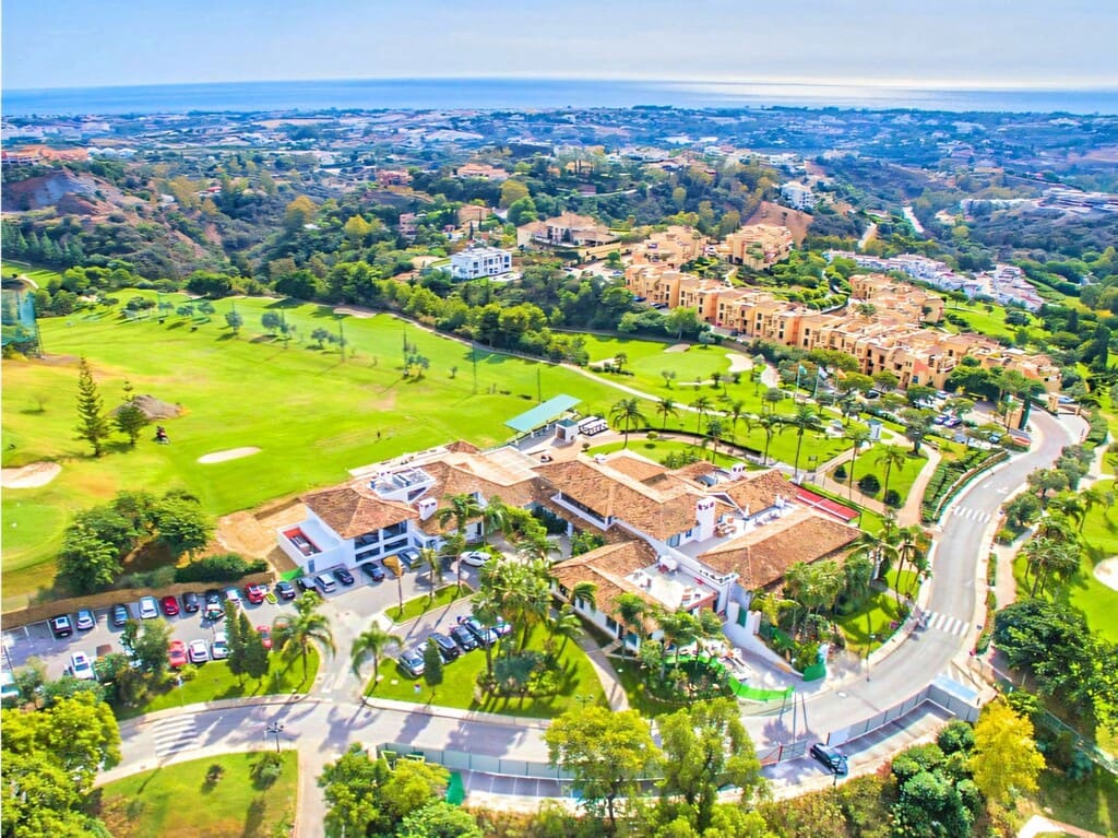 Apartamento de 3 habitaciones en Los Arqueros en venta con piscina garaje - 585.000 € (Ref: 10099732)