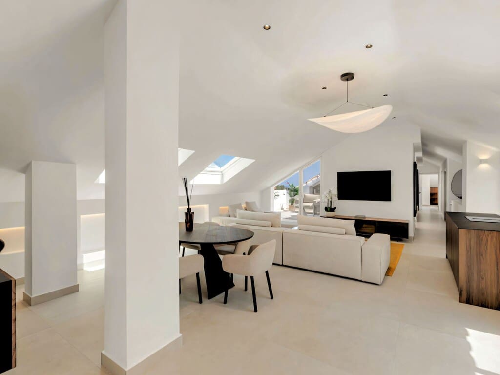 3 sypialnia Penthouse na sprzedaż w Nueva Andalucia z basenem garażem - 1 375 000 € (Ref: 10099733)
