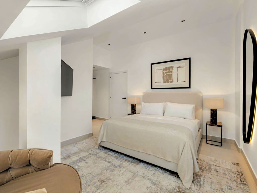 3 sypialnia Penthouse na sprzedaż w Nueva Andalucia z basenem garażem - 1 375 000 € (Ref: 10099733)
