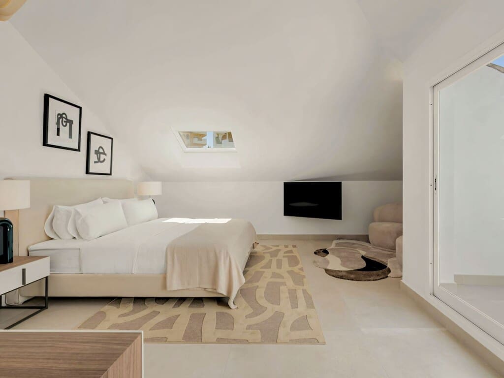 3 sypialnia Penthouse na sprzedaż w Nueva Andalucia z basenem garażem - 1 375 000 € (Ref: 10099733)