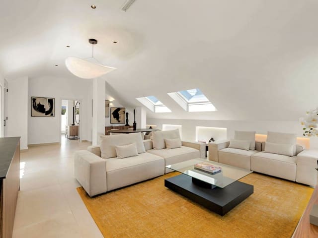 3 sypialnia Penthouse na sprzedaż w Nueva Andalucia, Marbella z basenem garażem - 1 375 000 € (Ref: 10099733)