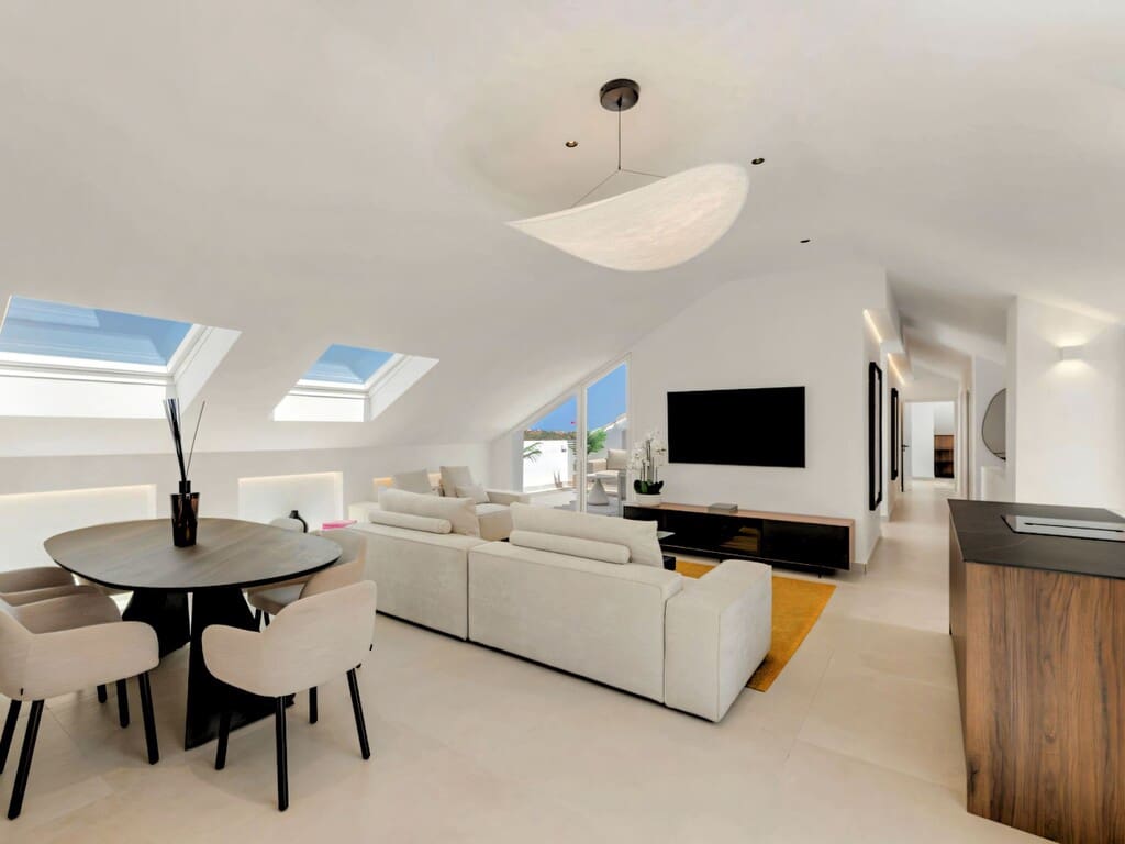 3 sypialnia Penthouse na sprzedaż w Nueva Andalucia z basenem garażem - 1 375 000 € (Ref: 10099733)