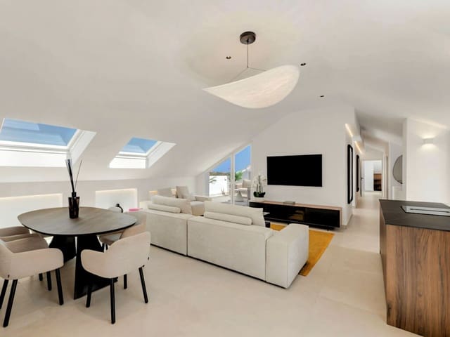 3 sypialnia Penthouse na sprzedaż w Nueva Andalucia, Marbella z basenem garażem - 1 375 000 € (Ref: 10099733)