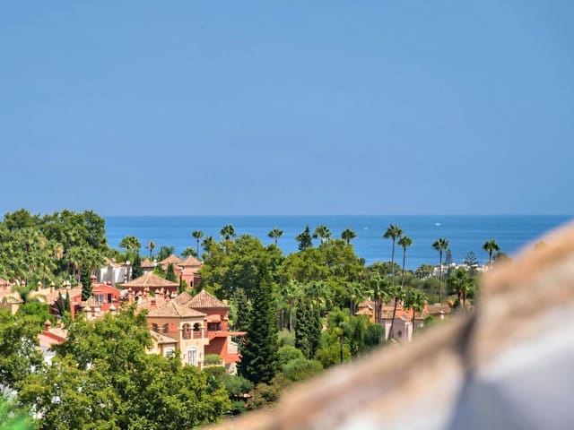 3 sypialnia Penthouse na sprzedaż w Nueva Andalucia, Marbella z basenem garażem - 1 375 000 € (Ref: 10099733)