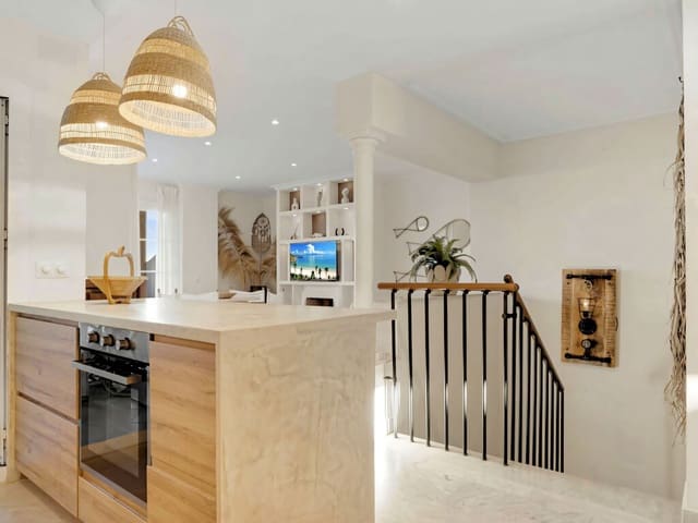 Apartamento de 2 habitaciones en Nueva Andalucia, Marbella en venta con piscina garaje - 545.000 € (Ref: 10099734)