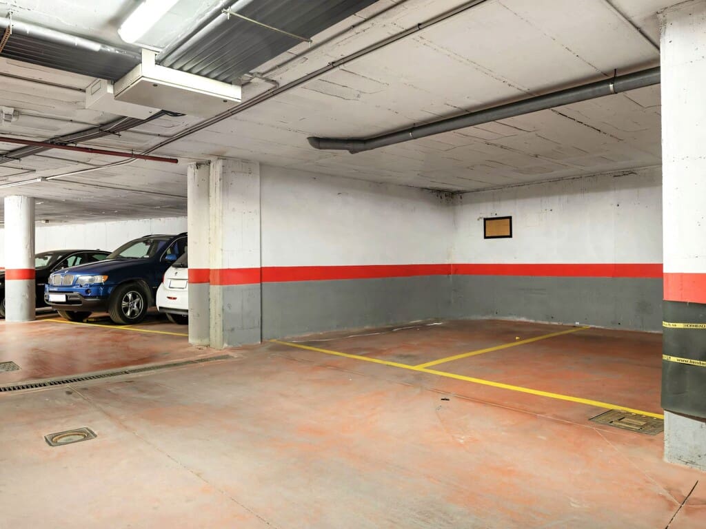 2 makuuhuone Huoneisto myytävänä paikassa Nueva Andalucia mukana uima-altaan 
autotalli - 545 000 € (Ref: 10099734)