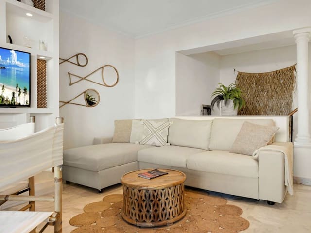 Apartamento de 2 habitaciones en Nueva Andalucia, Marbella en venta con piscina garaje - 545.000 € (Ref: 10099734)