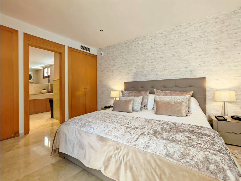 3 bedroom Apartment for sale in Los Monteros with pool garage - € 515,000 (Ref: 10101865)