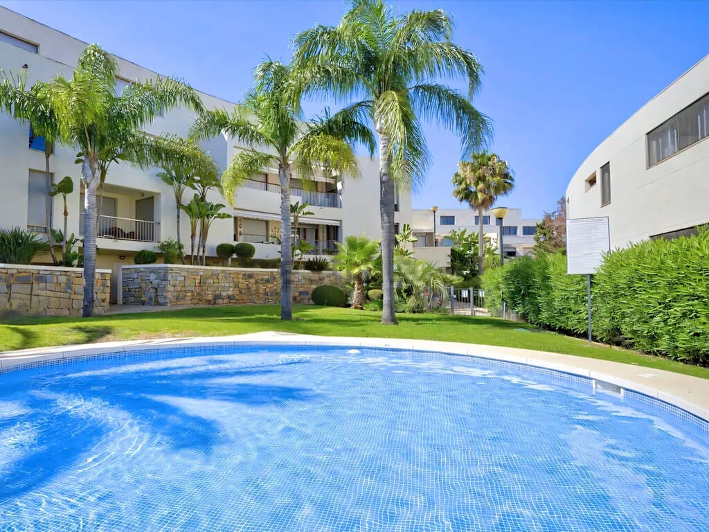 3 bedroom Apartment for sale in Los Monteros with pool garage - € 515,000 (Ref: 10101865)