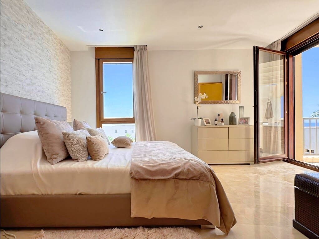 3 bedroom Apartment for sale in Los Monteros with pool garage - € 515,000 (Ref: 10101865)