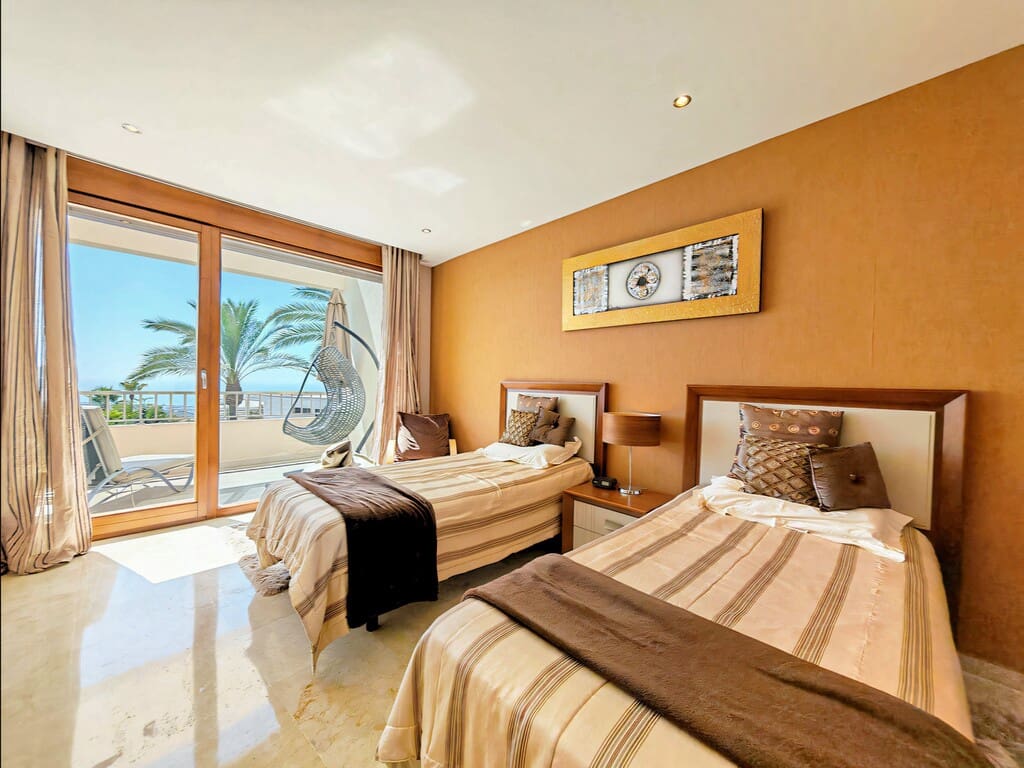 3 bedroom Apartment for sale in Los Monteros with pool garage - € 515,000 (Ref: 10101865)