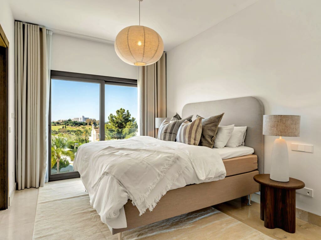 5 quarto Moradia para venda em Benahavis com piscina garagem - 2 595 000 € (Ref: 10109001)
