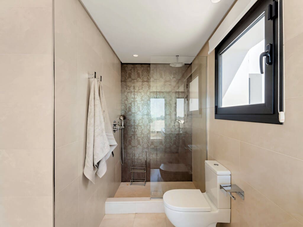 5 quarto Moradia para venda em Benahavis com piscina garagem - 2 595 000 € (Ref: 10109001)