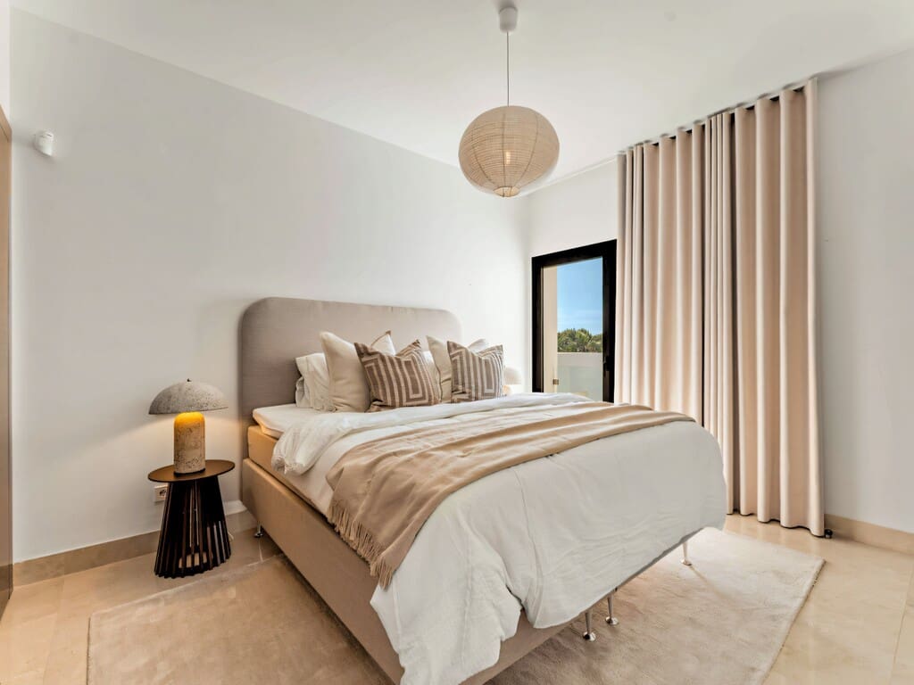 5 quarto Moradia para venda em Benahavis com piscina garagem - 2 595 000 € (Ref: 10109001)