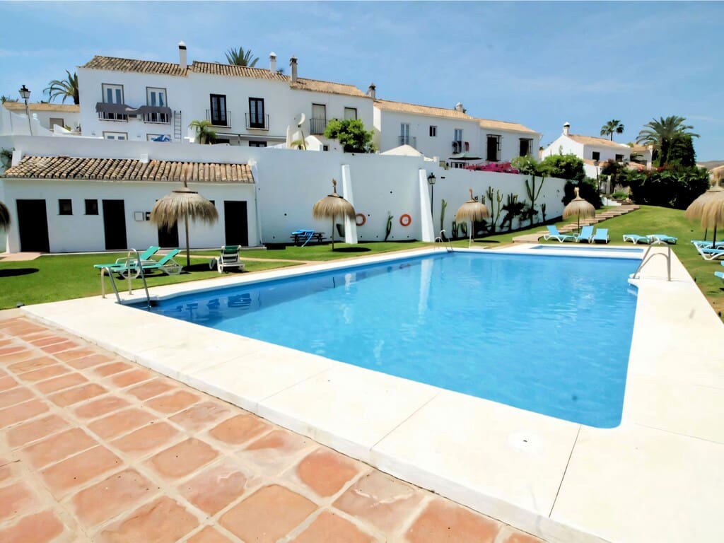 2 sovrum Hus till salu i Nueva Andalucia med pool garage - 525 000 € (Ref: 10110901)
