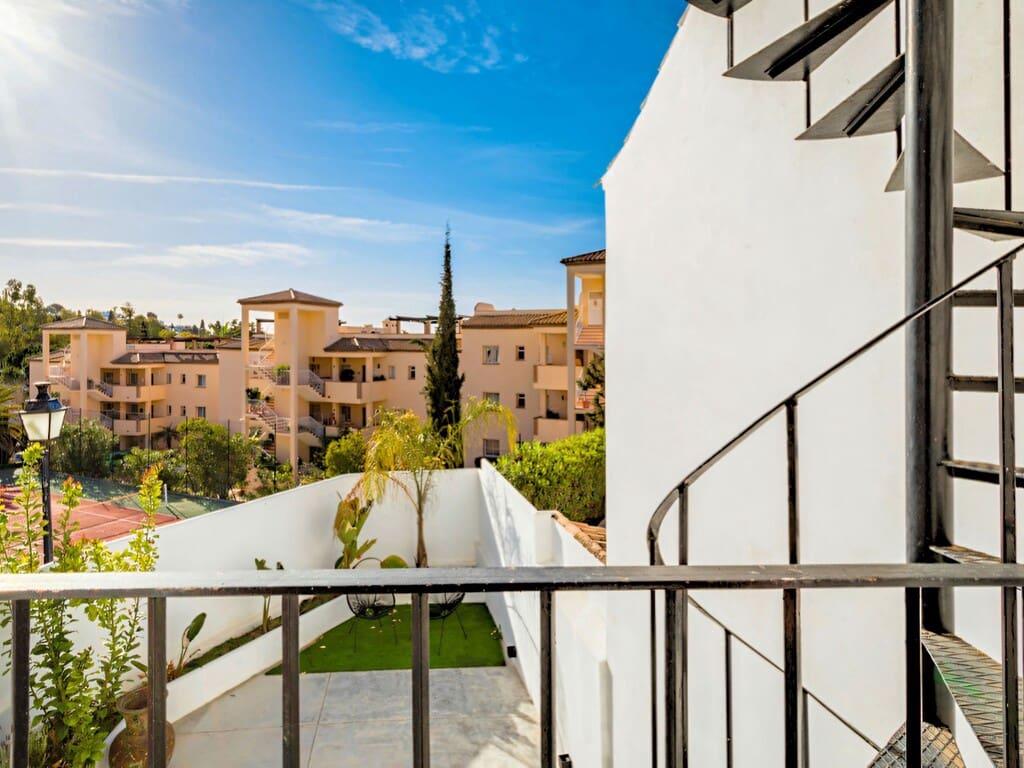 2 sovrum Hus till salu i Nueva Andalucia med pool garage - 525 000 € (Ref: 10110901)