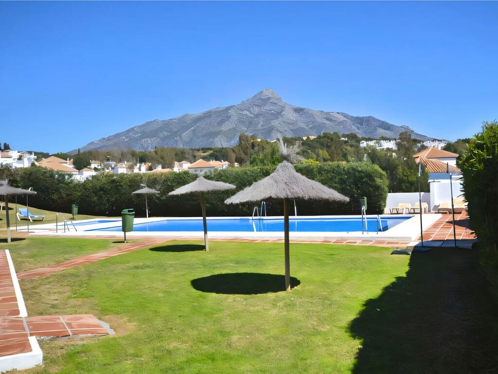 2 sovrum Hus till salu i Nueva Andalucia med pool garage - 525 000 € (Ref: 10110901)