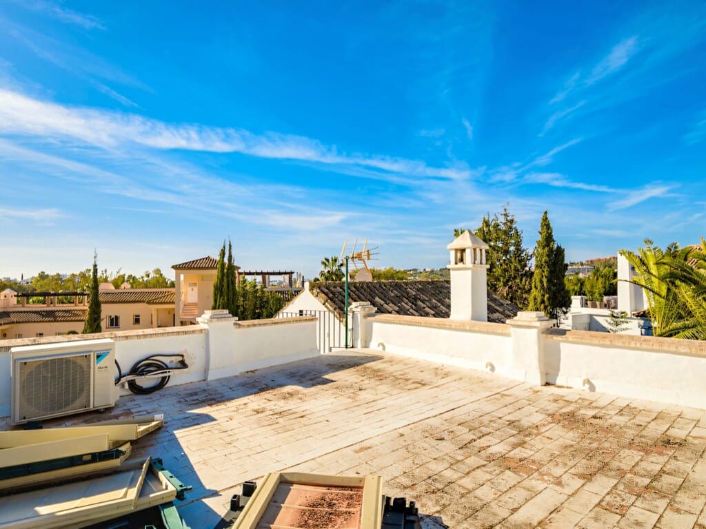 2 sovrum Hus till salu i Nueva Andalucia med pool garage - 525 000 € (Ref: 10110901)