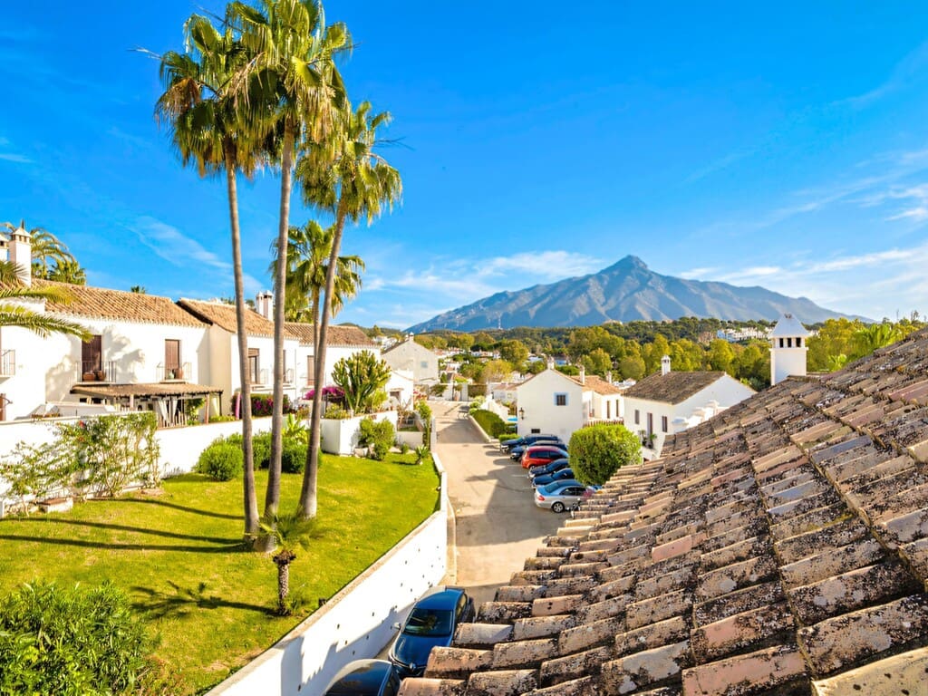2 sovrum Hus till salu i Nueva Andalucia med pool garage - 525 000 € (Ref: 10110901)