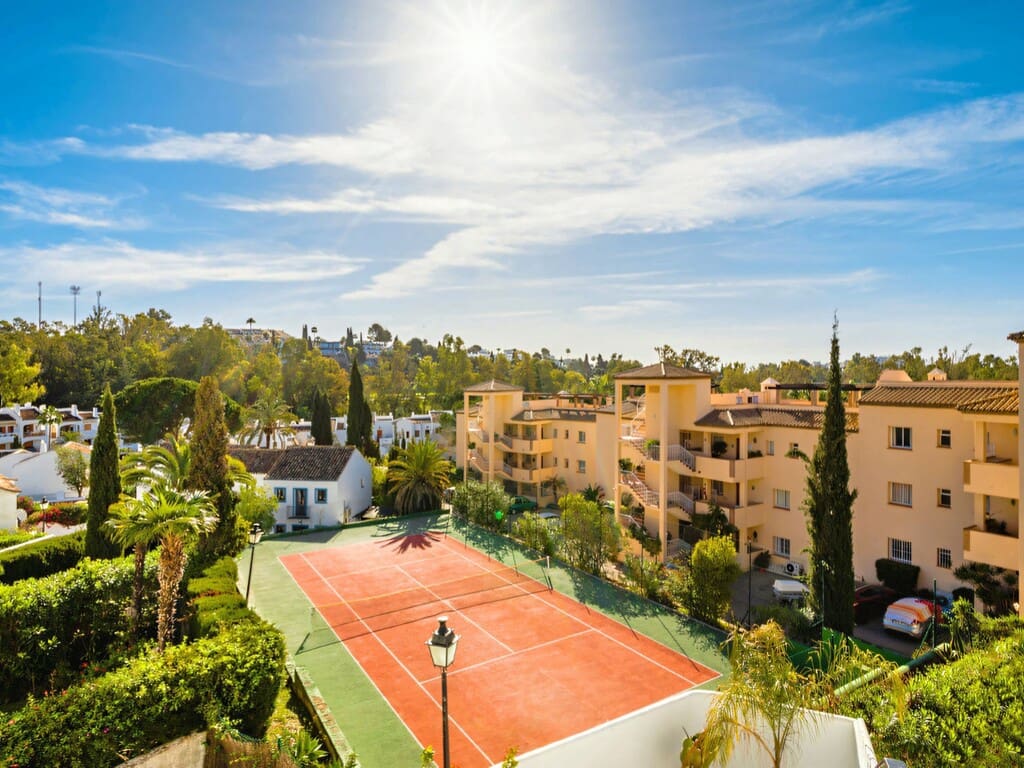 2 sovrum Hus till salu i Nueva Andalucia med pool garage - 525 000 € (Ref: 10110901)