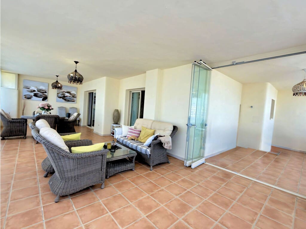 2 soverom Leilighet til salgs i Mijas Costa med svømmebasseng garasje - € 410 000 (Ref: 10111508)