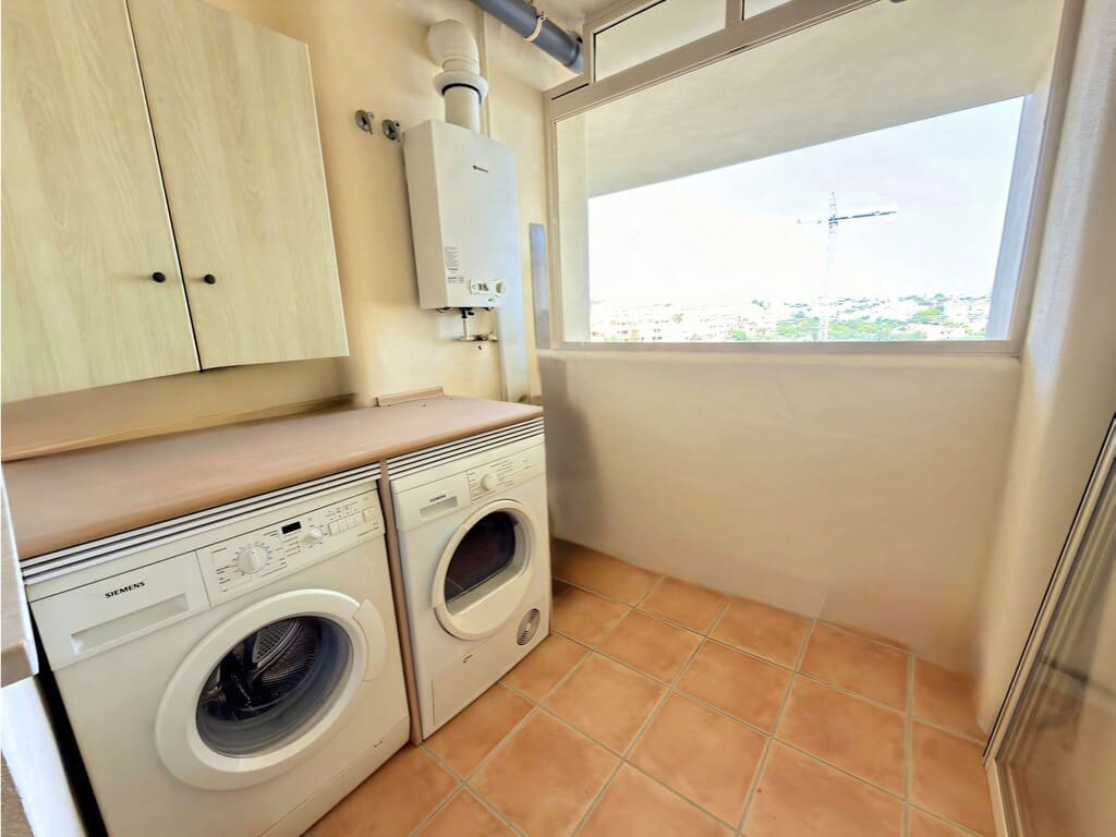 2 soverom Leilighet til salgs i Mijas Costa med svømmebasseng garasje - € 410 000 (Ref: 10111508)