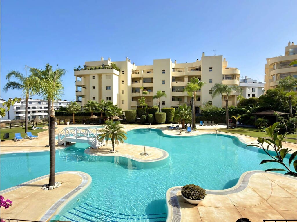 2 soverom Leilighet til salgs i Mijas Costa med svømmebasseng garasje - € 410 000 (Ref: 10111508)