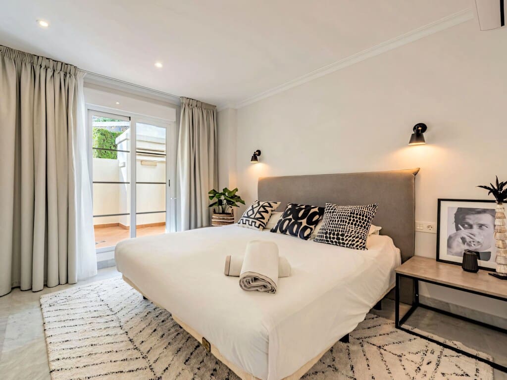 Apartamento de 3 habitaciones en Nueva Andalucia en venta con piscina garaje - 649.000 € (Ref: 10115438)