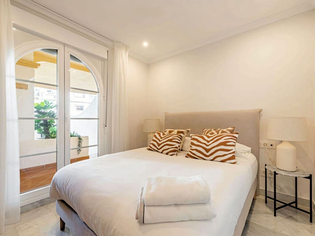 Apartamento de 3 habitaciones en Nueva Andalucia en venta con piscina garaje - 649.000 € (Ref: 10115438)