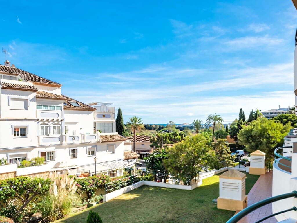 Apartamento de 3 habitaciones en Nueva Andalucia en venta con piscina garaje - 649.000 € (Ref: 10115438)