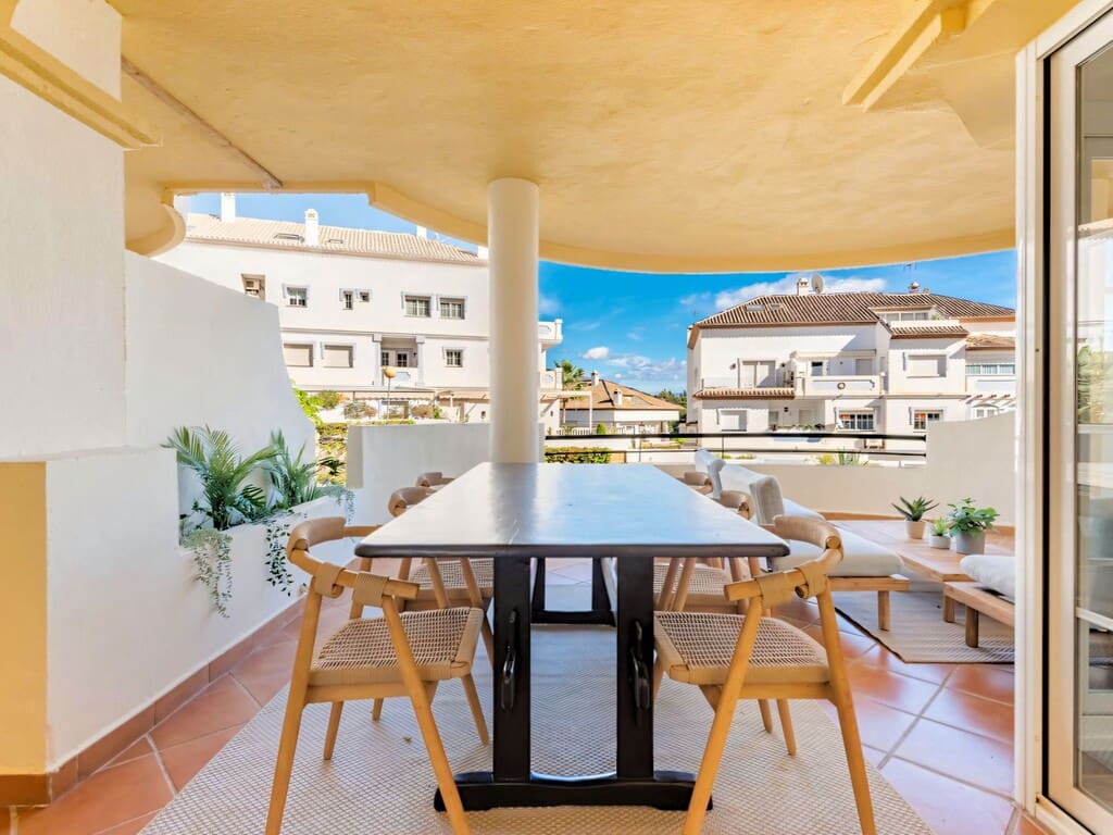 Apartamento de 3 habitaciones en Nueva Andalucia en venta con piscina garaje - 649.000 € (Ref: 10115438)