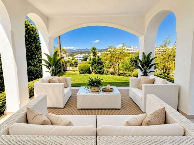 Chalet de 3 habitaciones en New Golden Mile, Estepona en venta con piscina garaje - 1.200.000 € (Ref: 10115441)