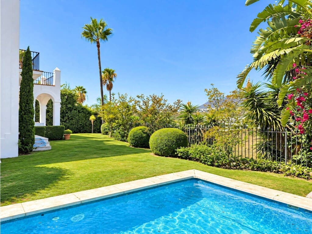 Chalet de 3 habitaciones en New Golden Mile en venta con piscina garaje - 1.200.000 € (Ref: 10115441)