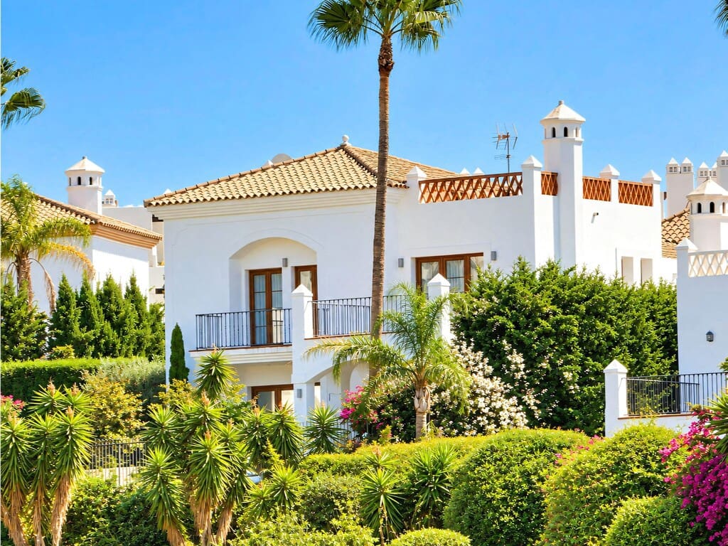 Chalet de 3 habitaciones en New Golden Mile en venta con piscina garaje - 1.200.000 € (Ref: 10115441)