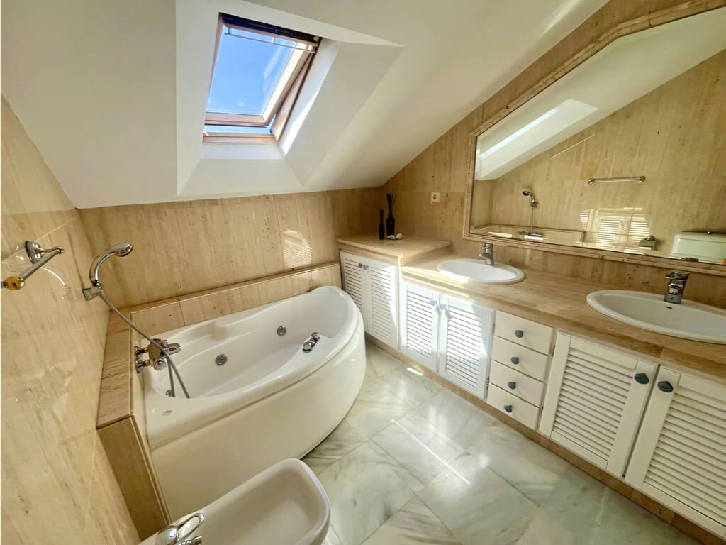 Casa de 3 habitaciones en Golden Mile en venta con piscina garaje - 1.450.000 € (Ref: 10118836)