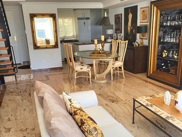 Casa de 3 habitaciones en Golden Mile, Marbella en venta con piscina garaje - 1.450.000 € (Ref: 10118836)